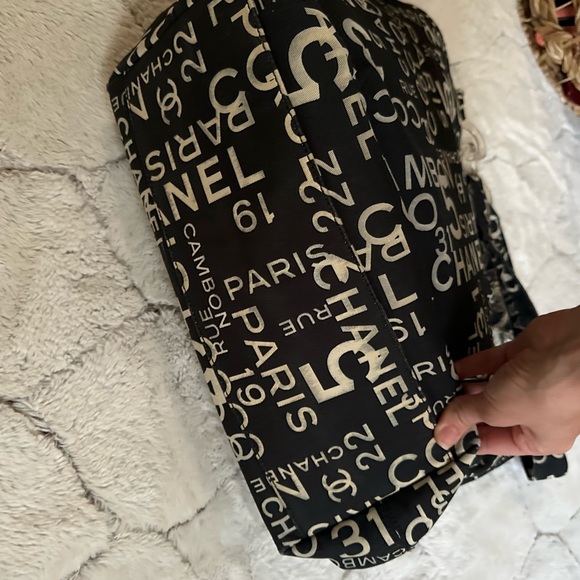 - - Chanel large tote bag with mini tote inside - Picture 6 of 16